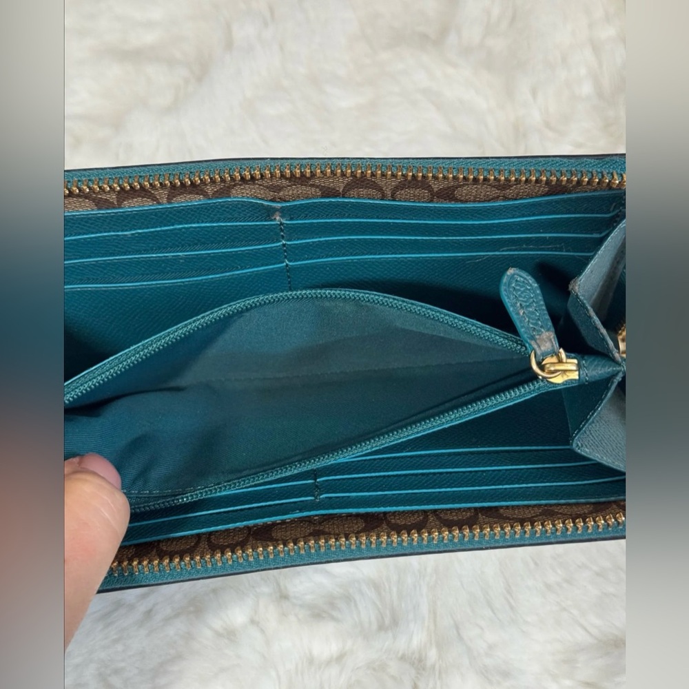 Coach teal leather long zippy wallet - Picture 4 of 9